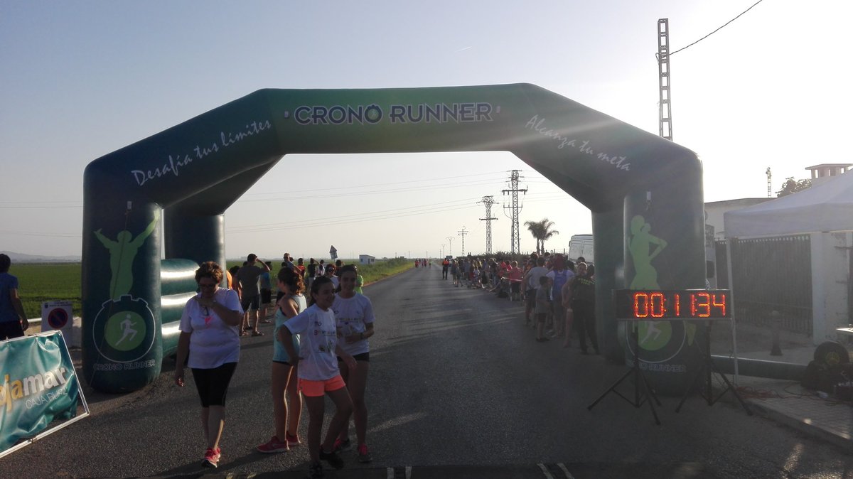 InfoMareny's tweet photo. Els i les caminants ja van arribant a la meta. En uns 10' s'espera el primer corredor. #IXVoltaMareny https://t.co/qZE3HdblS9