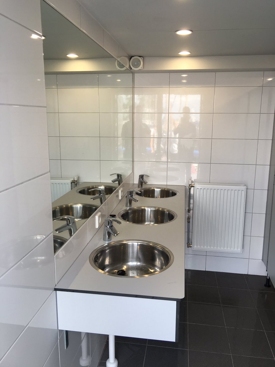 dalwinbouw1's tweet photo. #sanitairgebouw #genemuiden klaar voor gebruik. https://t.co/pLmyUSGoGz