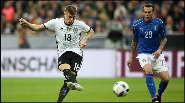 FantasiaFutbol's tweet photo. Italia nunca perdió vs Alemania en un torneo mayor internacional. 4 victorias y 4 empates. https://t.co/Sv7XGk91Rq