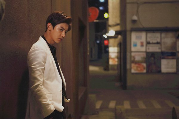 chinalionfilm's tweet photo. @PRINCESSYIXING For most theaters showing #Chanyeol's #NoOnesLifeIsEasy #SoIMarriedAnAntiFan this is only weekend! https://t.co/d22m96NXNZ