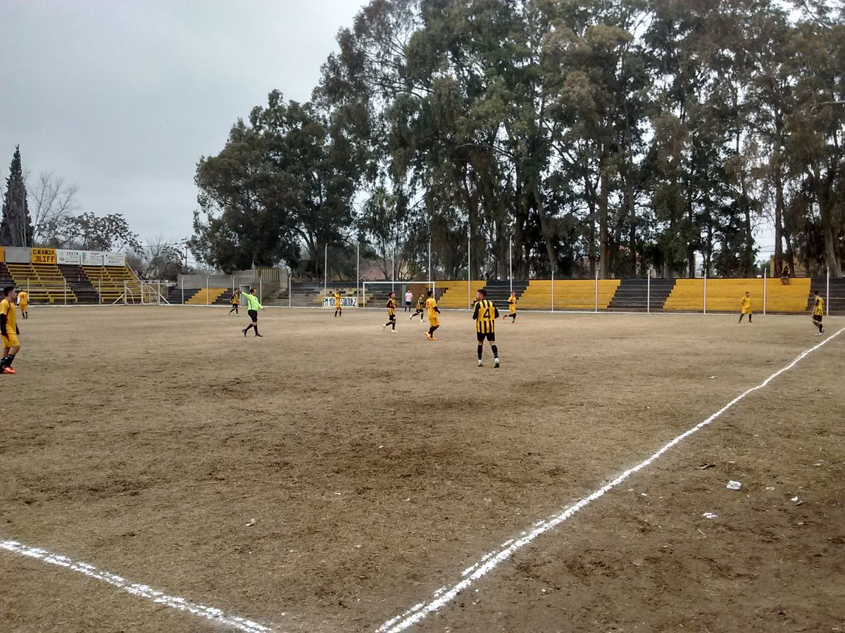 Rodo_Barrera's tweet photo. #4LMF
#Palmira 2 #Murialdo 3
@suedeprimera https://t.co/hknyHdOro3