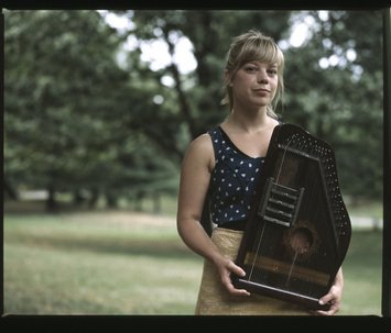 Muaaka's tweet photo. #SabíasQue... El instrumento que toca @BasiaBulat en el @vidafestival se llama Autoharp? #VidaFestival2016 #LetsVida https://t.co/oiTR6JXHPE