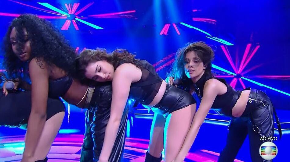 harrydefenses's tweet photo. Não sei se foi eu que salvei esse foto, ou se ela me salvou #FifthHarmonyNoCaldeirao https://t.co/dQoDl34OJO
