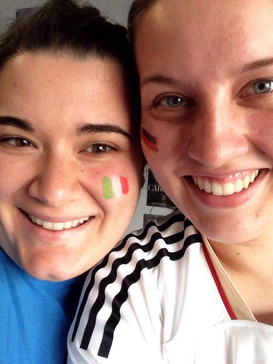 _GiuliaJules's tweet photo. @Ryanair it's an exciting evening in hour household! #TwoGirlfriends #onegerman #oneitalian #RyanairEuros https://t.co/KEMXQWqAcy