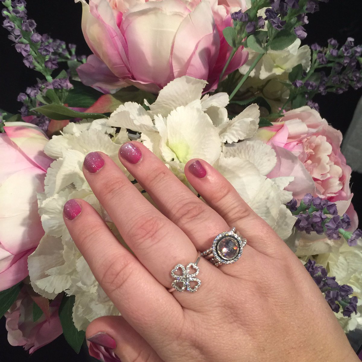 Melly25785's tweet photo. #berrysparklerjn #jamberrynails #sparklynails #prettyjamberry https://t.co/299EsZyQVu