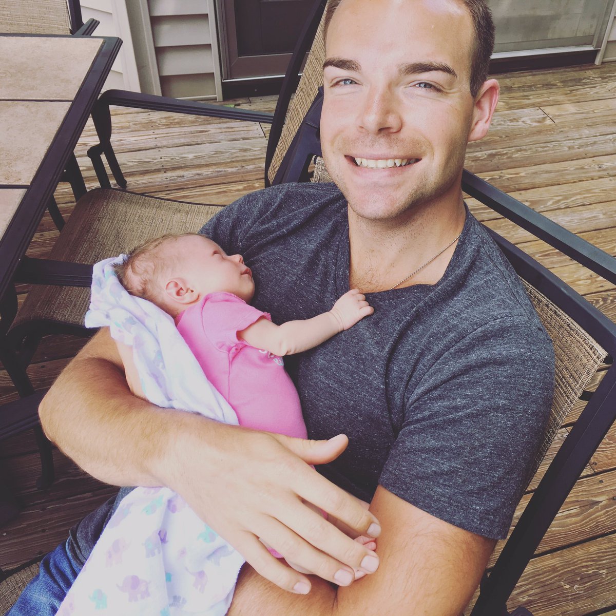 BybeeBito's tweet photo. Our sweet #EmmaJoy met @MattSnowManCNY & @VanessaRTWCNews today!! Great visit! #babywhisperers #CBS5 https://t.co/Eoa8SNxqco