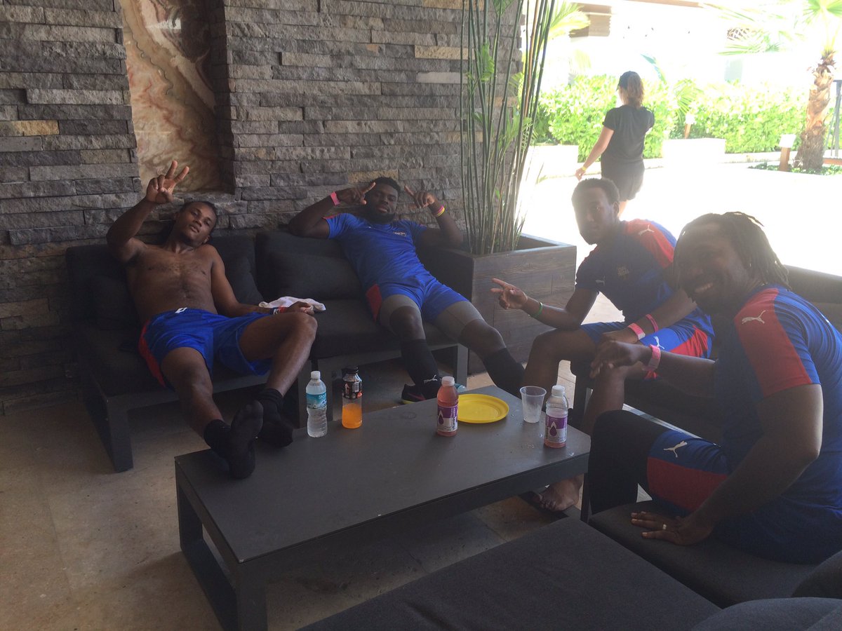 TwittPlaya's tweet photo. Equipo de #EstarosUnidos Vamos #Chile #CopaTricks Continental #PlayLoud @PUMAmexico @MamitasBeach https://t.co/2NHly5eFA6