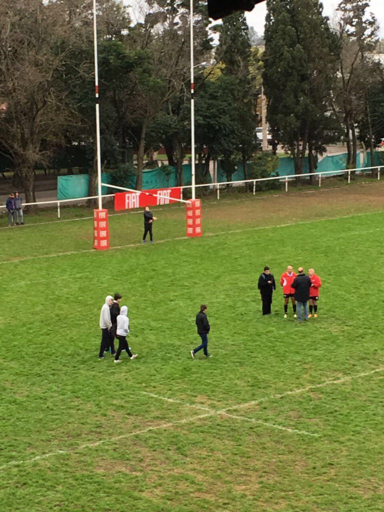 Insólito: cayó el poste la hache sobre la cabeza de un jugador <a href="/SubComRugby/">Club Universitario</a> en la cancha de <a href="/CordobaAthletic/">Córdoba Athletic Club</a>