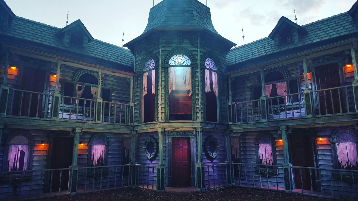 Terror on the Fox returns this fall! New scenes, new characters, a new attraction &amp; more! #terroronthefox #XX