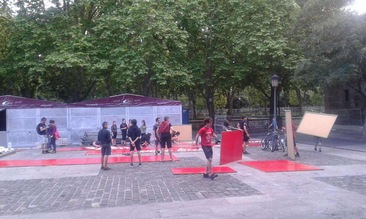 Auzolanekin Herri San Ferminak aurrera doaz!! 
#BiziaHerriSanferminei