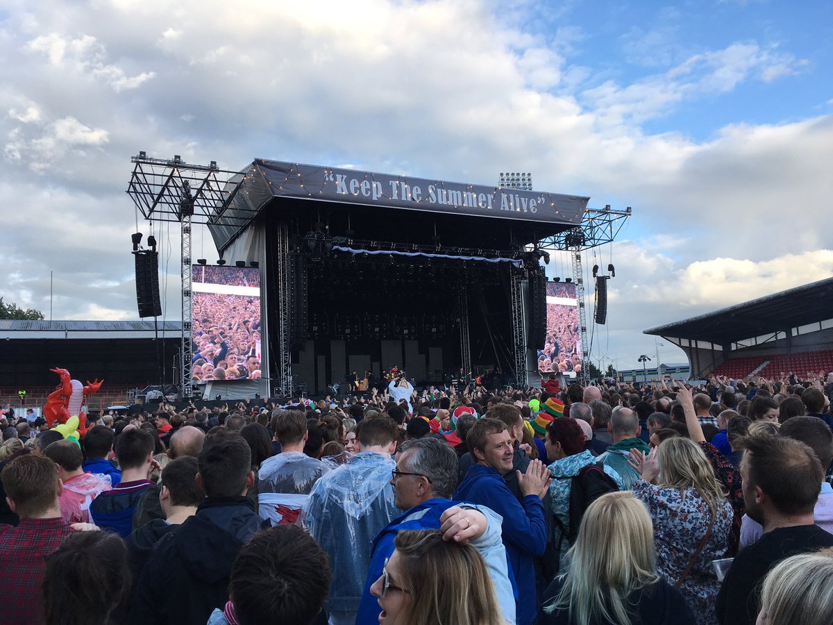 tedstractor's tweet photo. @stereophonics gig Wrexham awesome @alanwyn @HelenMLMorgan @skinnyarab https://t.co/NgvtaL85mi