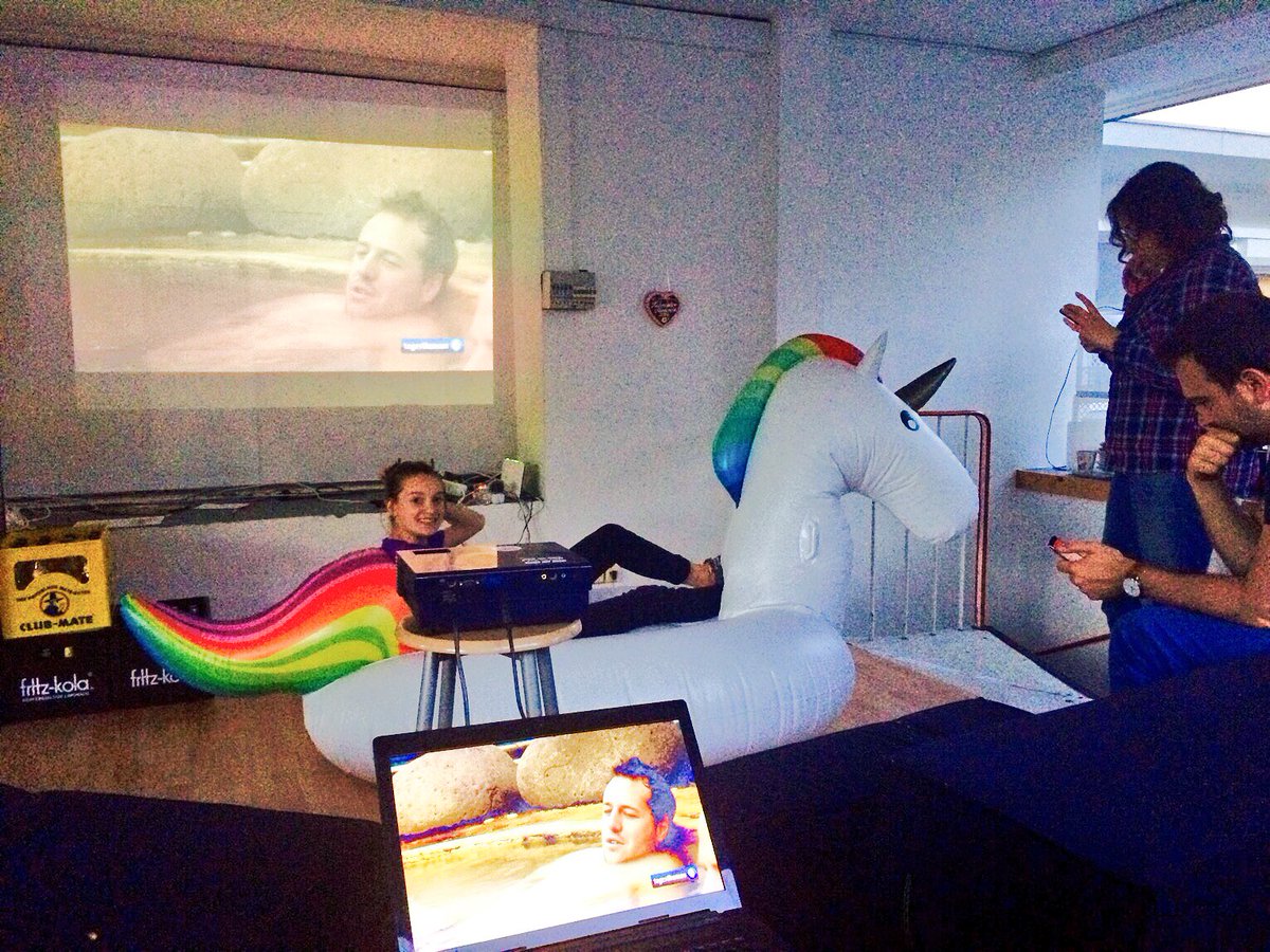 BonnLAB's tweet photo. #Halbzeitpause = perfekter Moment der Entspannung :)
#einfachmaldieFüßehochlegen @AnaTamblyn #hackbn16 #bnlab1 https://t.co/Acc4Nphxfn