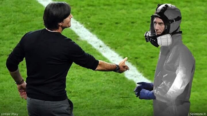 När man ska tacka Löw efter matchen