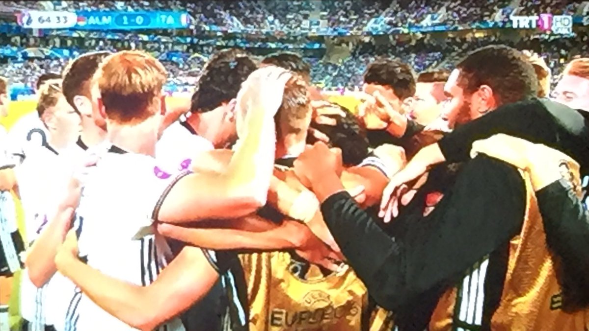 sergenyalcin's tweet photo. Bravo Mesut https://t.co/S6s0QoP92M