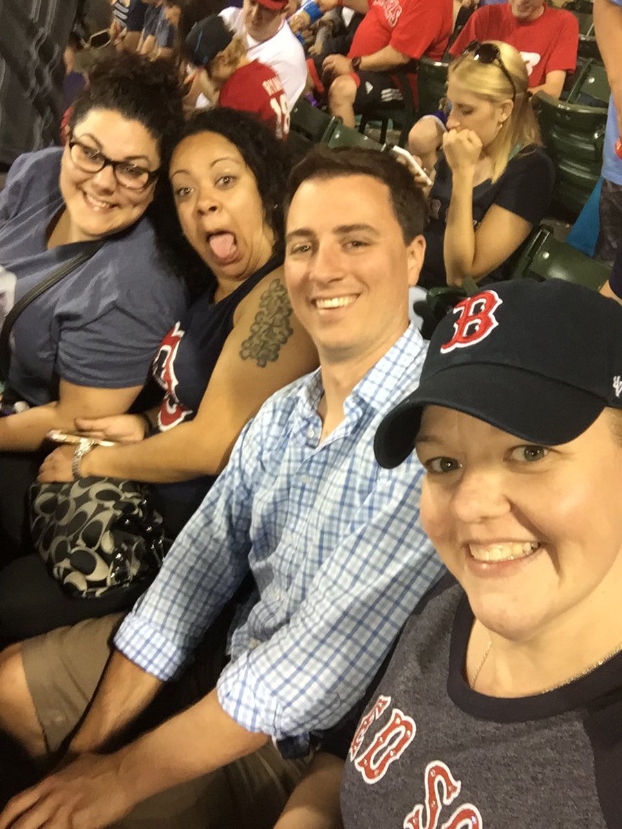 jackiegoad10's tweet image. The sox are losing but we are having too much fun!