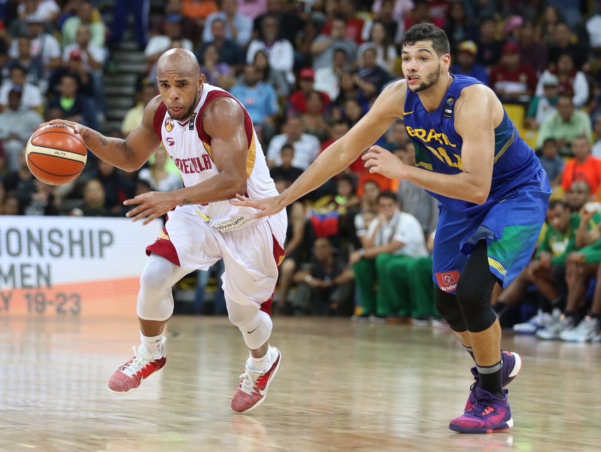 pinfantea's tweet photo. ¡VICTORIA! #Venezuela es CAMPEÓN del #Sudamericano2016 al derrotar a #Brasil 64-58 #GeneracionDeOro .@NicolasMaduro https://t.co/NGbpE07QxA
