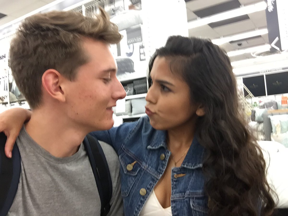 KristinSchanks tweet media