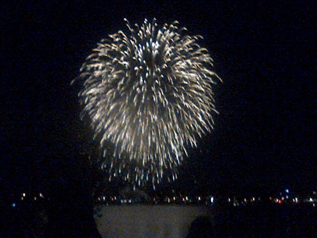 great fireworks display last night in @DowntownBarrie ! Amazing job <a href="/cityofbarrie/">The City of Barrie</a> #Canada