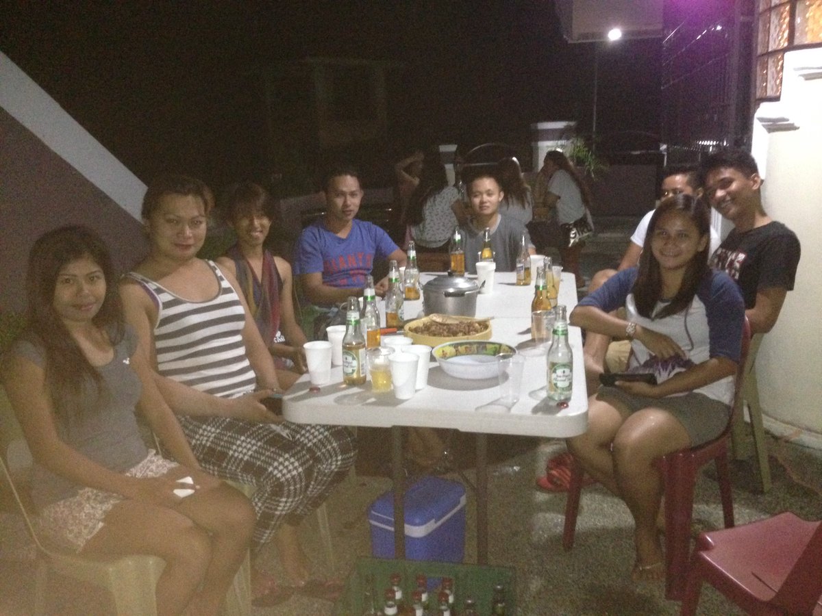 Abeshismyname's tweet photo. Last night 🎉🍻 #1moredaystogo https://t.co/3uT5L5y76z