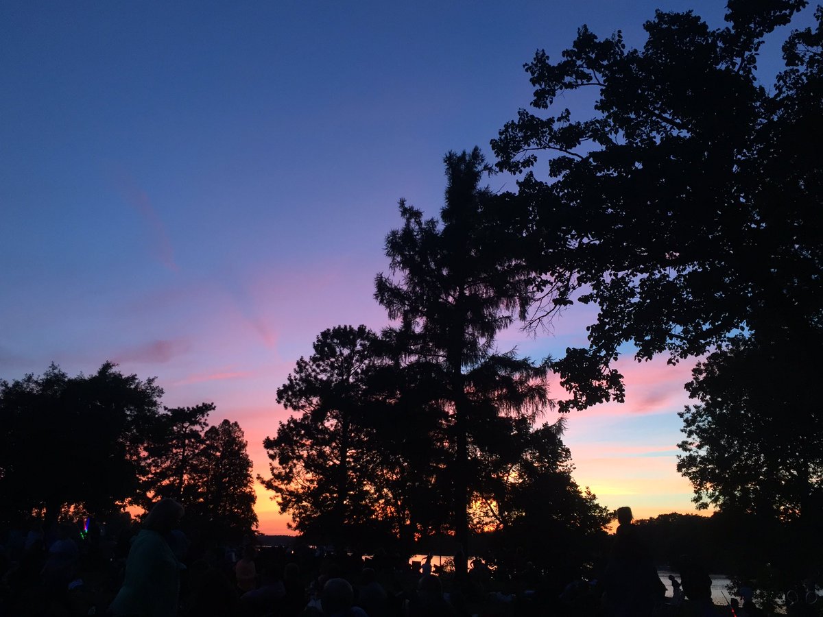 mocha_chick's tweet photo. I love the preview before the fireworks tonight over #FowlerLake #oconomowoc #fireworks https://t.co/oXgaw1nPMP