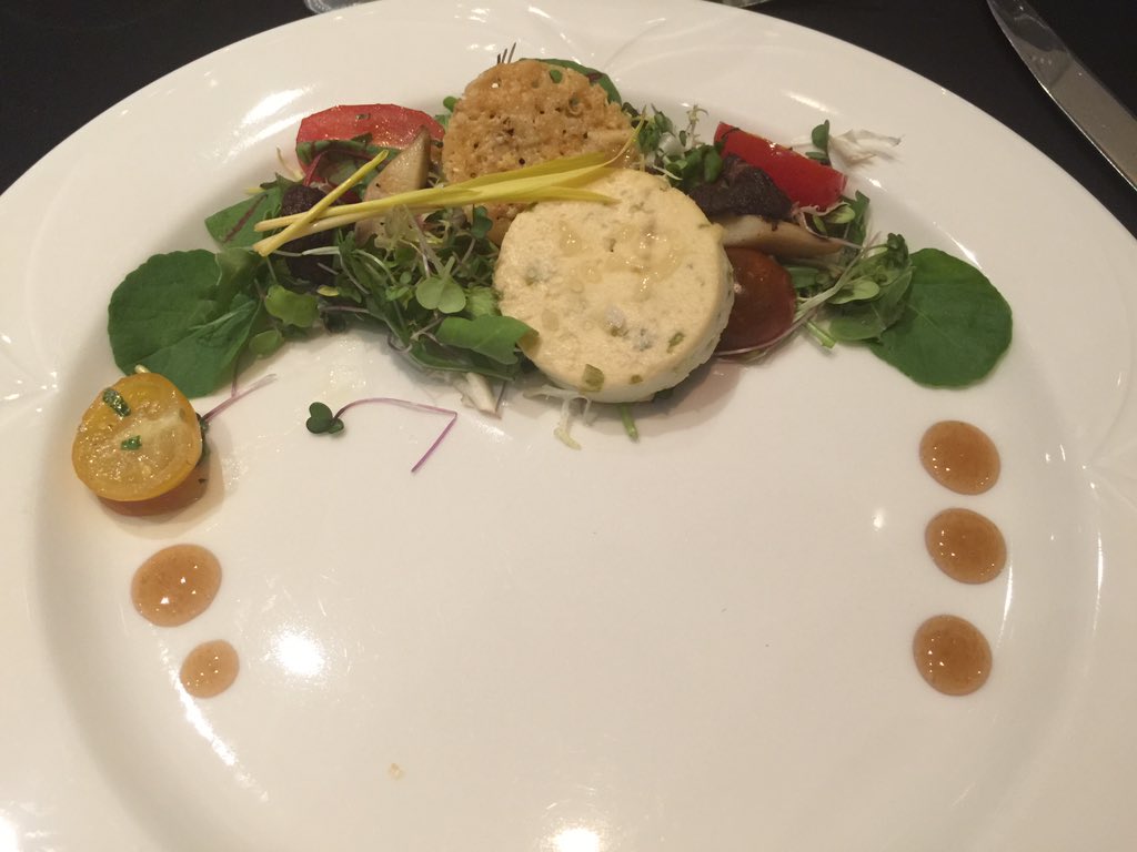 100milemark's tweet image. Amazing meal tonight by Executive Chef @chefcooledge &amp;amp; #team @UWaterlooFood for @CCUFSA w/ @CreeksideWine #icewine