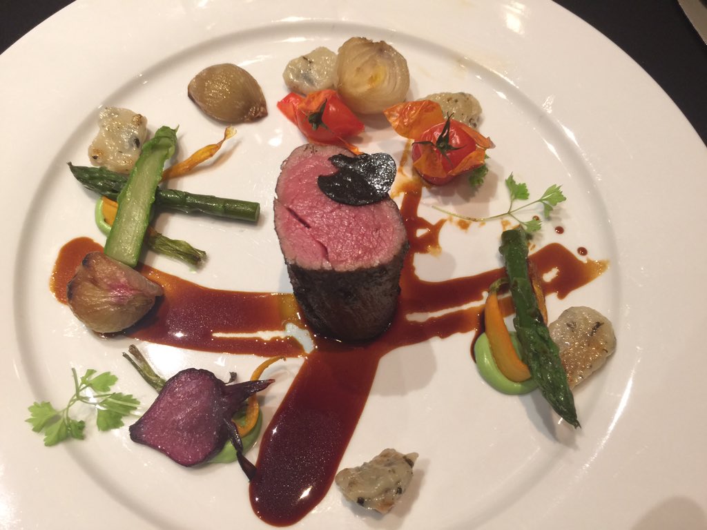 100milemark's tweet image. Amazing meal tonight by Executive Chef @chefcooledge &amp;amp; #team @UWaterlooFood for @CCUFSA w/ @CreeksideWine #icewine