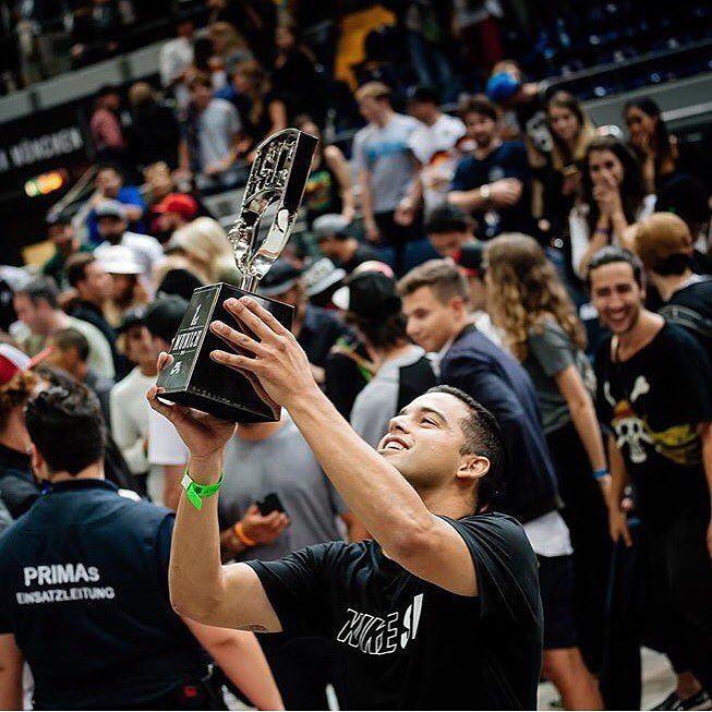 Return of the Legend <a href="/prod84/">prod84</a> <a href="/sls/">sls</a> 🏆
📸: <a href="/burnydiego/">flo:hopfensperger</a> instagram.com/p/BHX_KurhSVD/