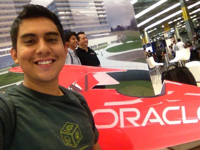 Ferducar's tweet photo. #CPMX7 #LiveOracleCampus 😄 https://t.co/c1zWUGegz7