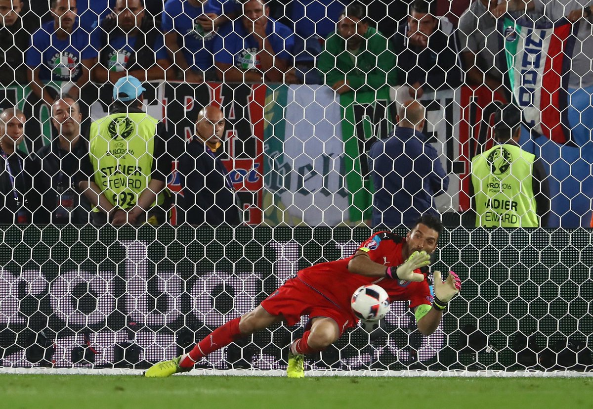 Azzurri_En's tweet image. #EURO2016 
It hurts to leave France like that but the #Azzurri have their heads held high. We're proud of #ITA