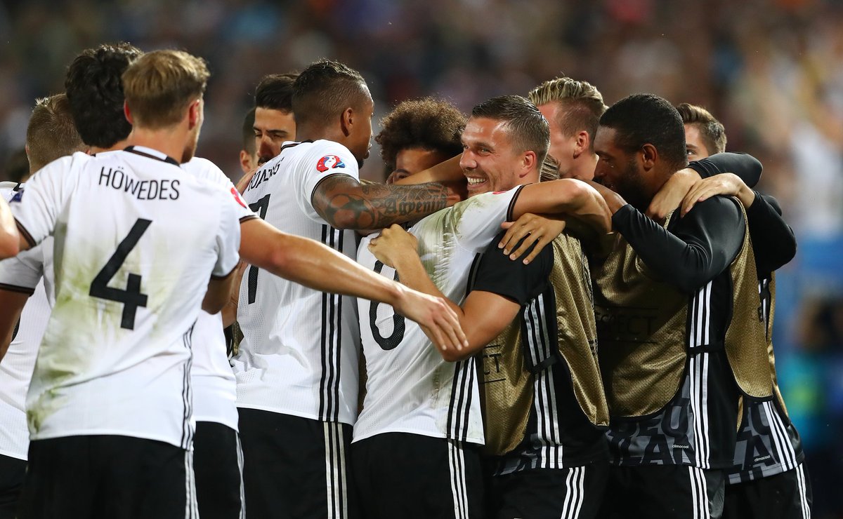 Azzurri_En's tweet image. #EURO2016 
It hurts to leave France like that but the #Azzurri have their heads held high. We're proud of #ITA