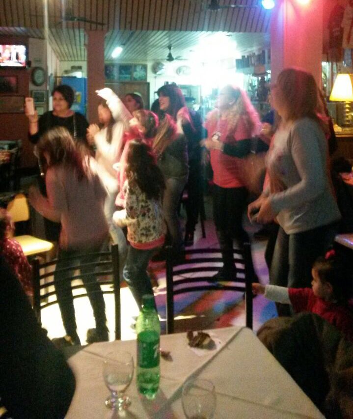 notiarjona's tweet photo. Se descontroló la reunión. Todos bailando #Mujeres. Canta @sebarjona https://t.co/0ozc1LGdY8
