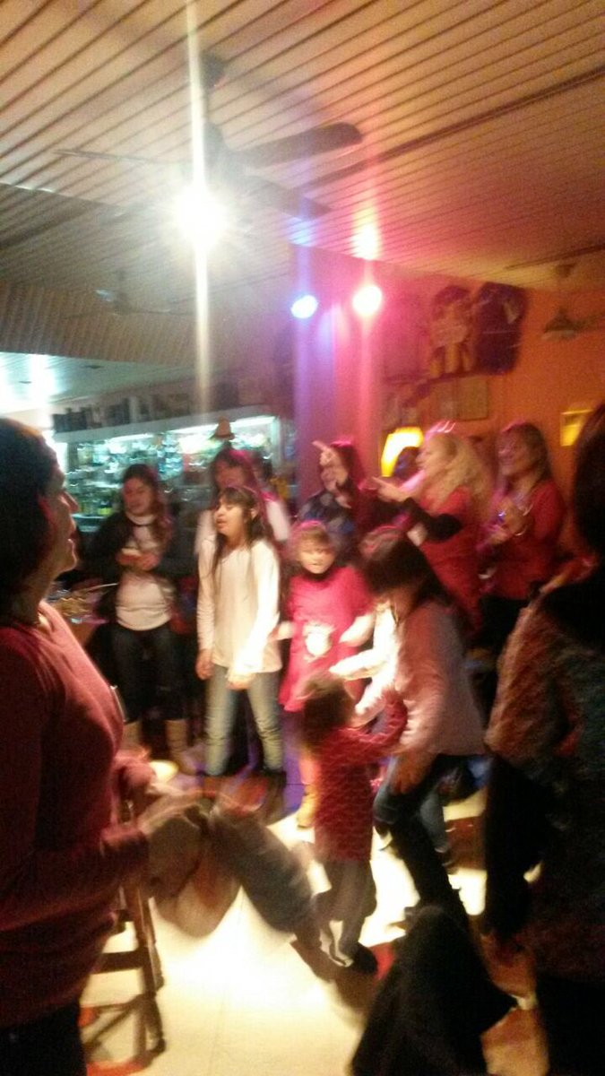notiarjona's tweet photo. Se descontroló la reunión. Todos bailando #Mujeres. Canta @sebarjona https://t.co/0ozc1LGdY8