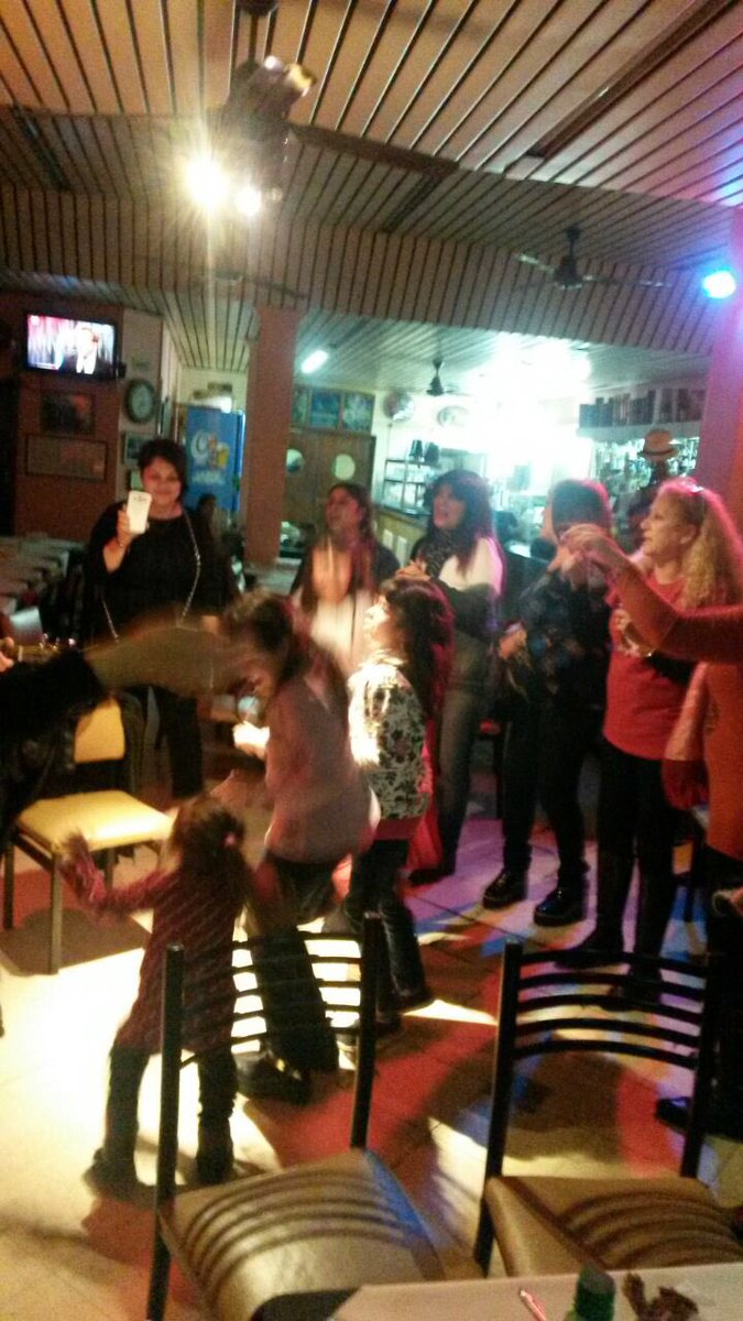 notiarjona's tweet photo. Se descontroló la reunión. Todos bailando #Mujeres. Canta @sebarjona https://t.co/0ozc1LGdY8