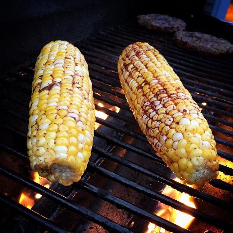 #RhymeAFilmTitle - BBQing corn on the cob, anxiously awaiting #Superbob, boy do I love my job. <a href="/FlixPremiere/">Flix Premiere</a>