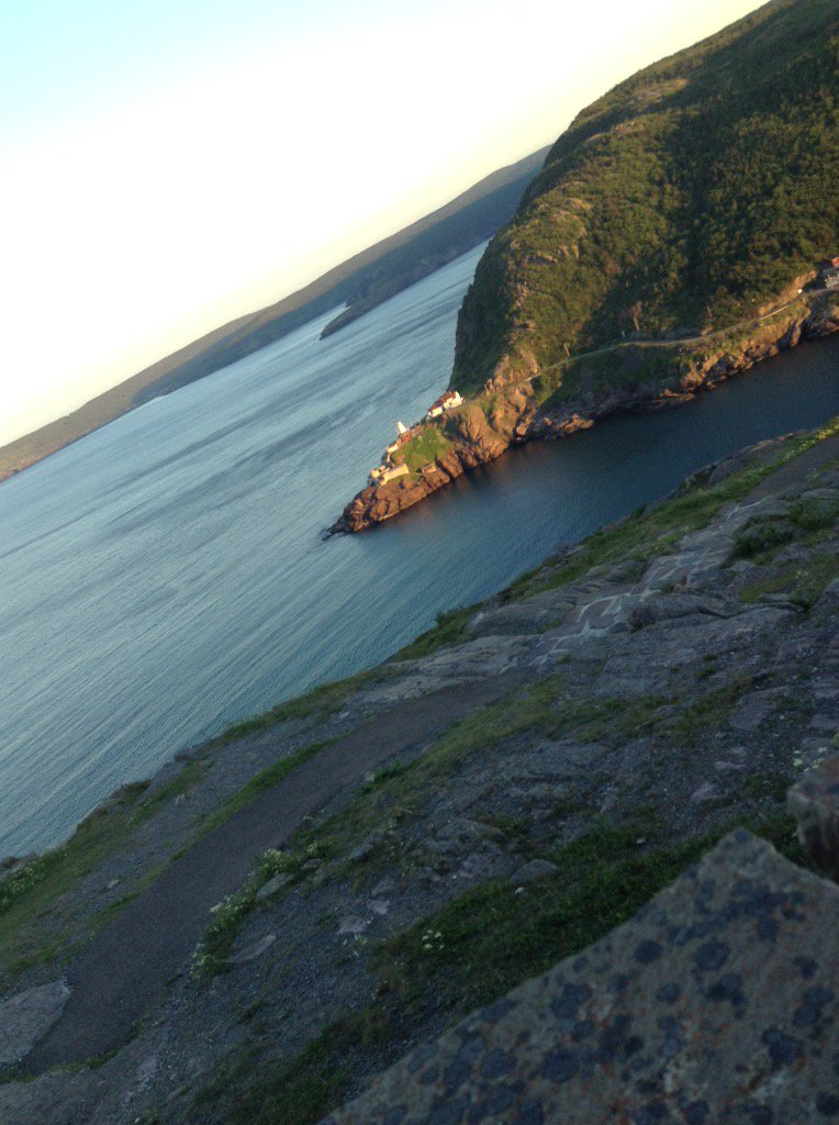 brandonmanuel_2's tweet photo. Don't fall #Newfoundland #signallhill https://t.co/lXfJSjHN93