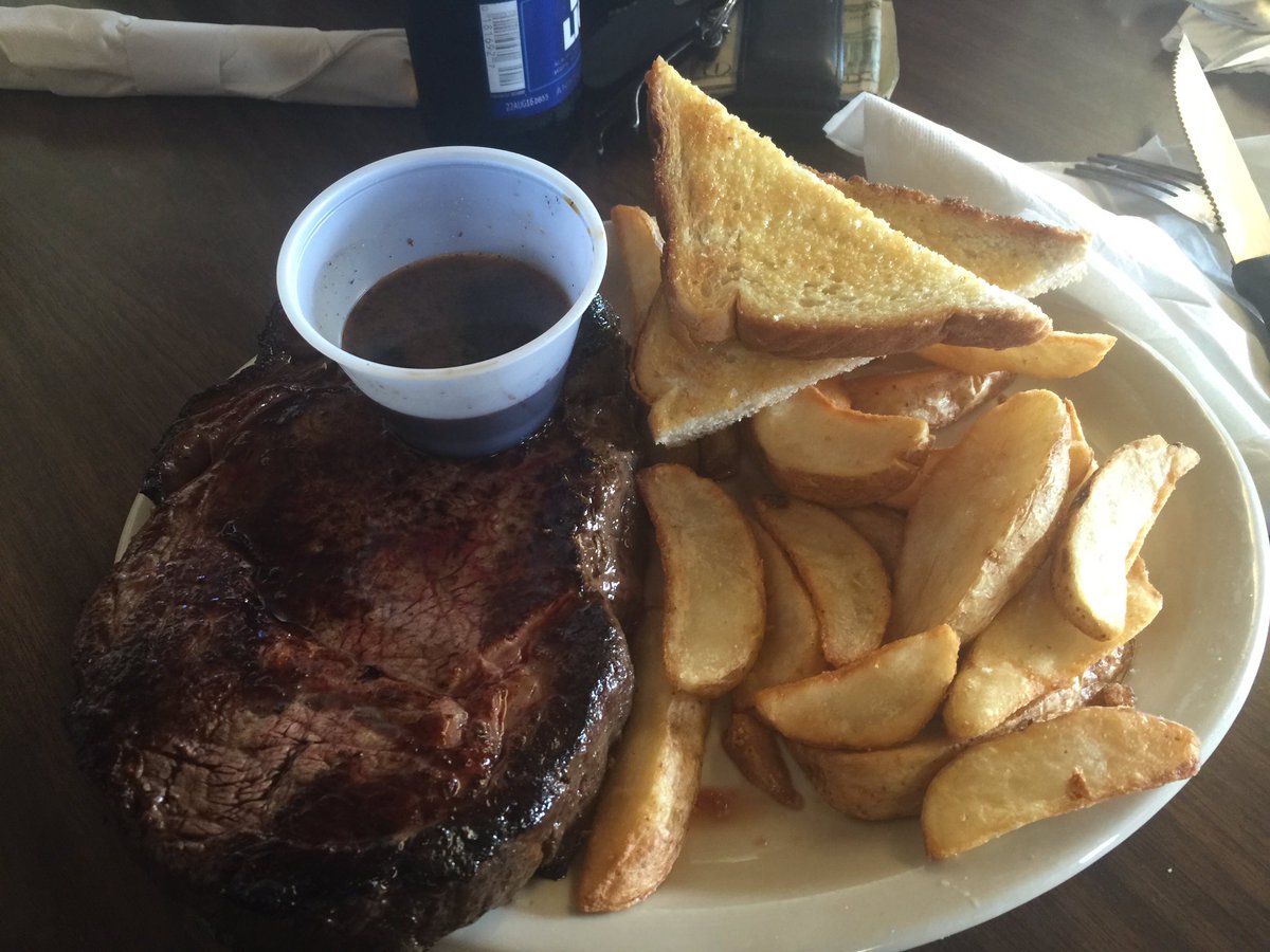 BarnCatHockey's tweet photo. Best prime rib in the state. #palermobar https://t.co/frdoHkyek4