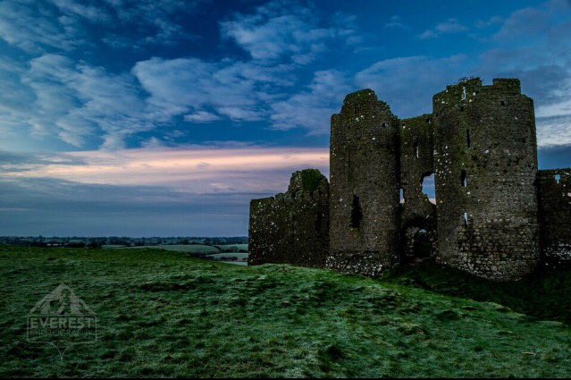 Imagesbyeverest's tweet photo. Castle Roche, Dundalk, Co.Louth #Ireland #LandscapePhotography #photography #Castle #sunrise #picoftheday https://t.co/DH8v3cOb0K