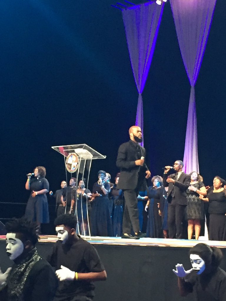 I_AM_LadyOliver's tweet image. What can I say about this guy @JJ_Hairston...ALWAYS blesses me when he grabs the mic! #aboutlastweek #FGBCF2016