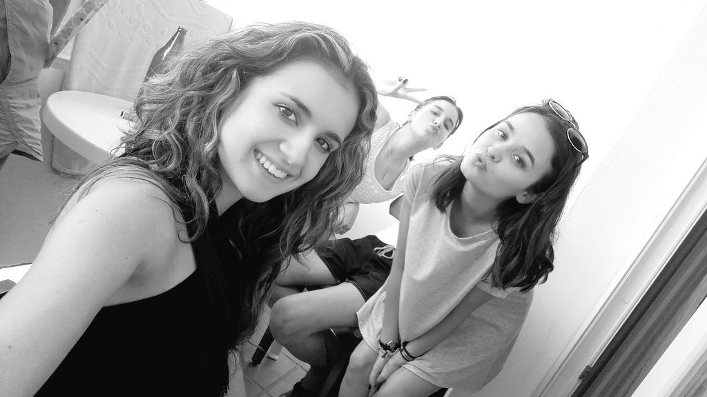 anagamarro8's tweet photo. Conilasoo!!!! #mmyesyes #volvervolver #elcuartobañoestainundado #gentemil #osamooo 😻😘🎉🔥🔥💫 https://t.co/VsI0gF9Rjg