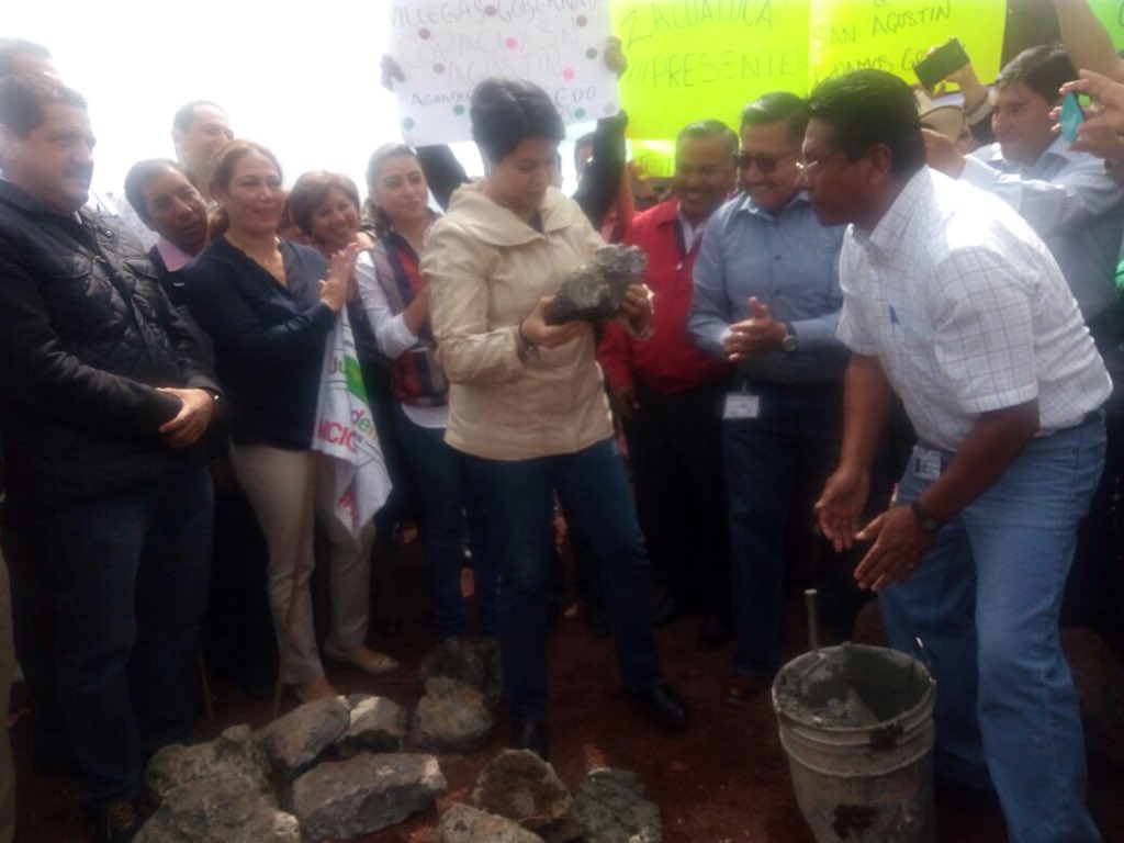 CarlosGleFlores's tweet photo. La Secretaria @bettynabenitez en su calidad de Presidenta del Gabinete Reg. en Otumba, en importante gira de trabajo https://t.co/yoPH7jMPNm