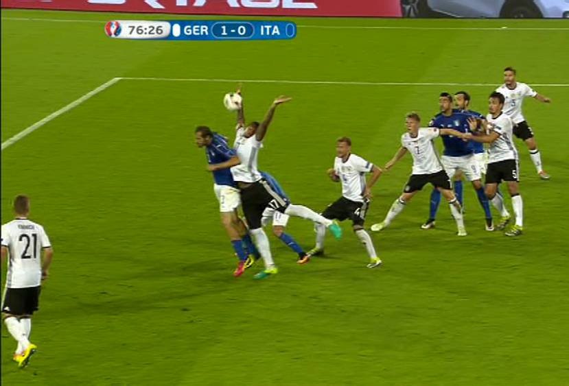 DTVTotal's tweet photo. 🚩 ¡RT! Si piensas que la mano de Boateng 🇩🇪 estuvo bien sancionada.☑ #FutbolTotalDirectvPenalSi https://t.co/6k8WTTjh7o