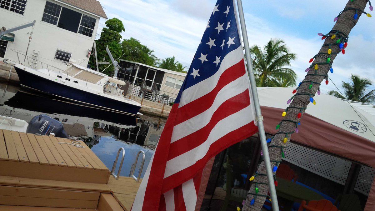 Flag's up. <a href="/Visit_KeyLargo/">Visit Key Largo</a> <a href="/FloridaKeys/">Florida Keys</a>