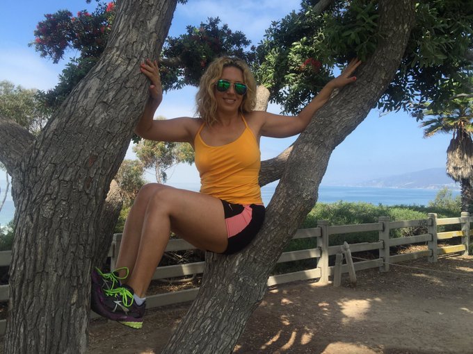 #hug a tree.. like me https://t.co/3pGbobYf1v<a href="/tag/hug"class="tags">#hug</a>
