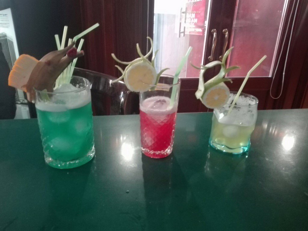 Ven y aprovéchate de nuestro 2x1 en chupitos, pide tu mezcla de sabores o bien dejate ayudar por nuestro Cocktelero.