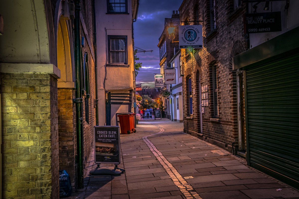 WobblyBoater's tweet photo. Went for a wander around Ware, Herts. this evening. https://t.co/JGPMpFoyIh