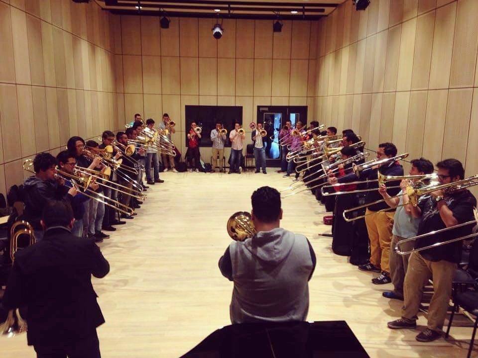 Entrombonve's tweet photo. Los Mtos. Alejandro Diaz y Pedro Carrero,  dictando una Masterclass organizada por la @AsoColTrombon https://t.co/OBC941yxBk