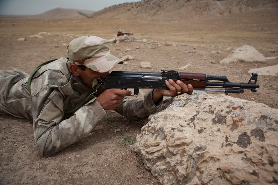 تدريبات الجيش العراقي الجديده على يد المستشارين الامريكان  - صفحة 4 CmZSoqKW8AUgDtB