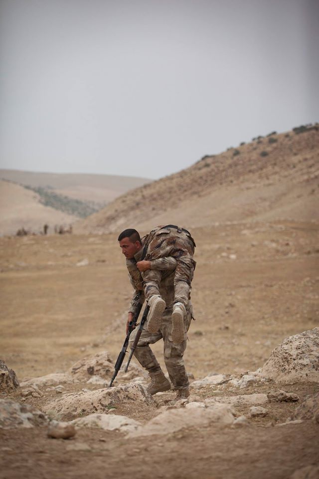 تدريبات الجيش العراقي الجديده على يد المستشارين الامريكان  - صفحة 4 CmZSoqMWEAAF-52