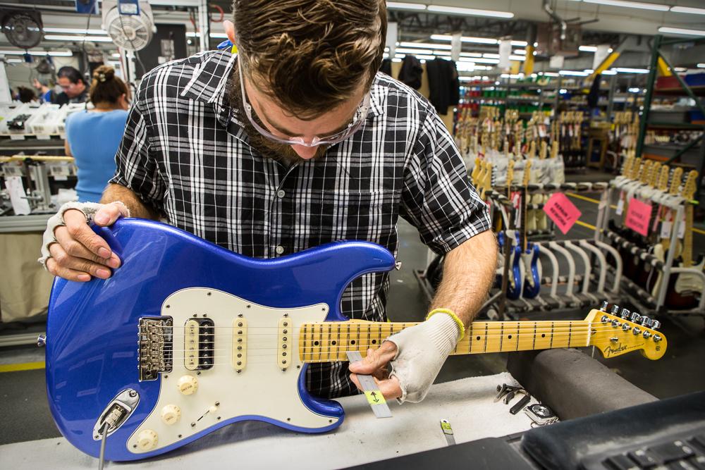 Fender's tweet photo. This #Straturday treat is getting ready for a new home... #FenderFactory https://t.co/UdEZga7w2Y