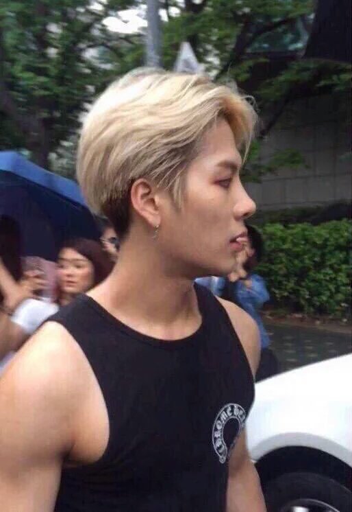 bangchann_exe's tweet photo. boyfriend jackson wang https://t.co/gl2o79xMWG